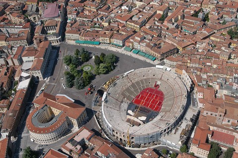 Verona e Arena dall'alto - Foto Rinaldi